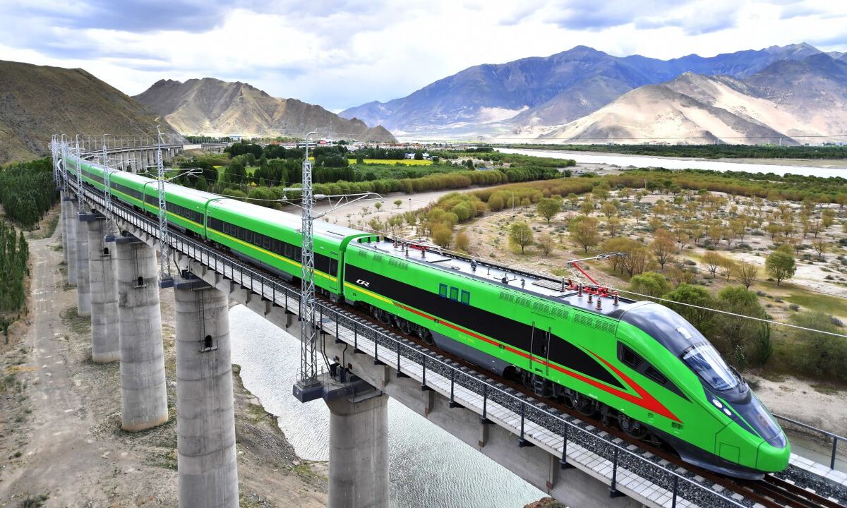 CR400 Fuxing Train